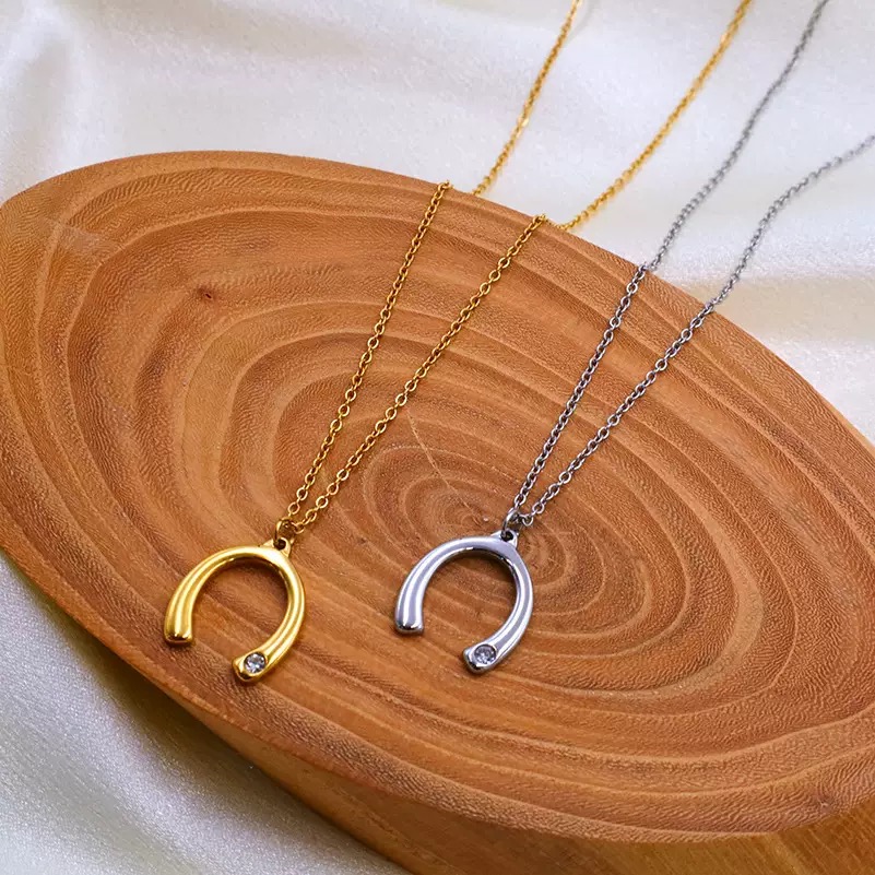 Stylish Stainless Steel Horseshoe Necklace