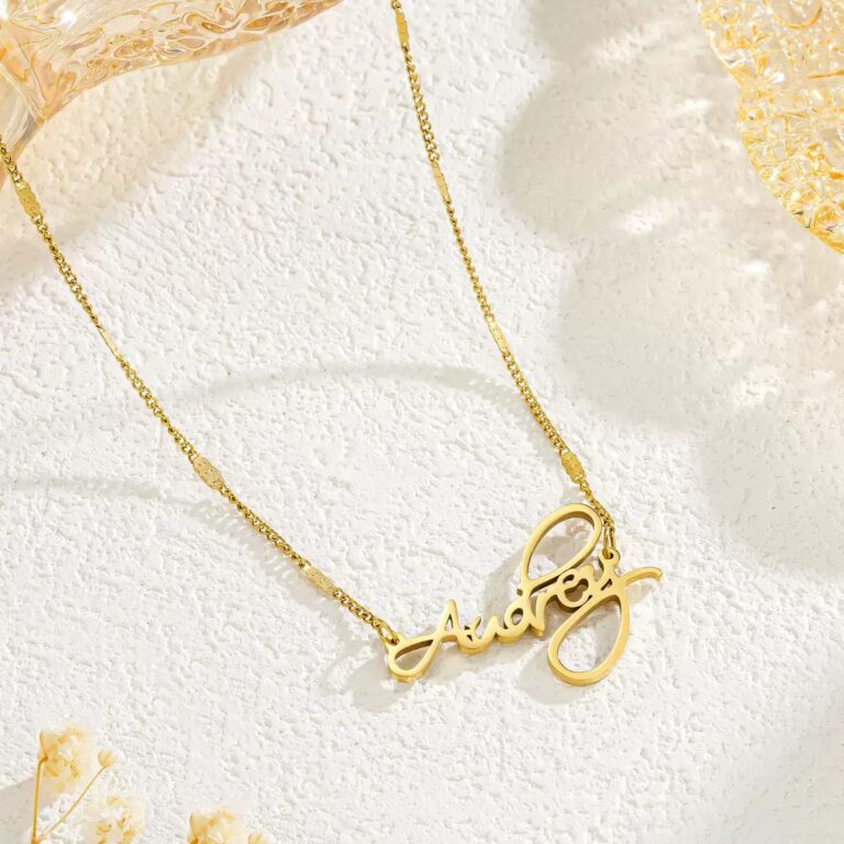 Custom Titanium Steel Collarbone Necklaces with English Letters, Embodying Simplicity and Grace