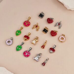 Enamel heart-shaped pendant, 18K gold-plated stainless steel pendant in the shapes of bear, alien and donut, DIY necklaces and accessories for both women and men.