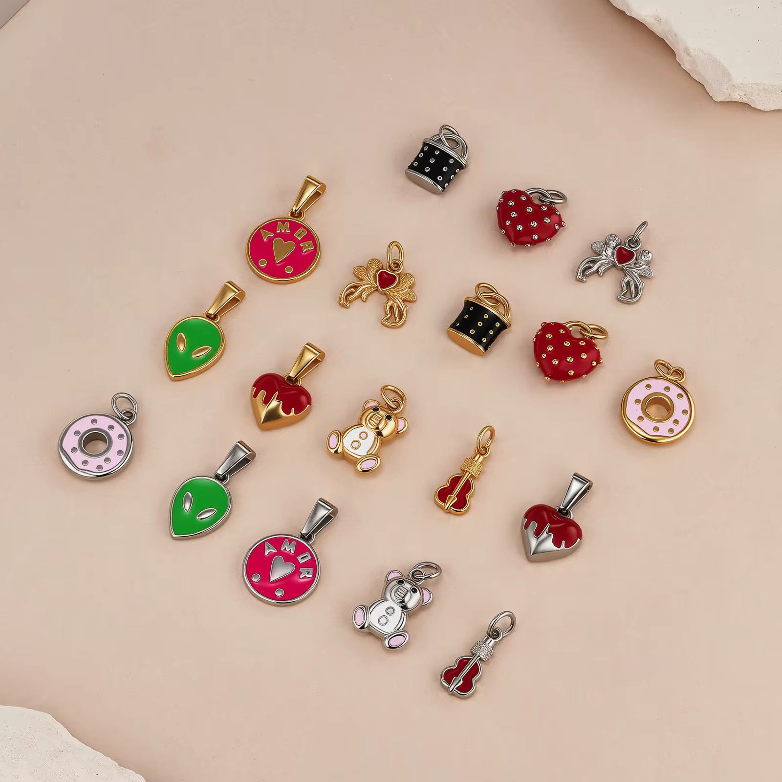 Enamel heart-shaped pendant, 18K gold-plated stainless steel pendant in the shapes of bear, alien and donut, DIY necklaces and accessories for both women and men.