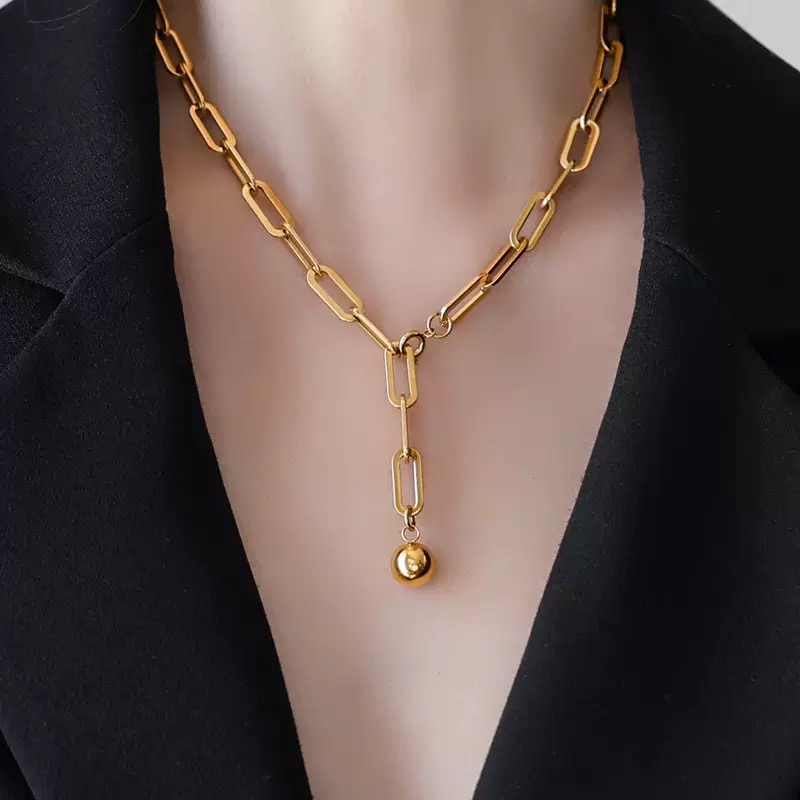 New simple-designed high-sense titanium steel necklace plated with 18K gold, featuring a thick chain and small gold balls, a long pendant necklace for women, suitable for accentuating the collarbone