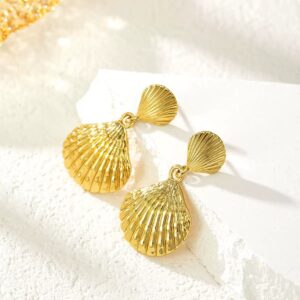 Exaggerated, niche - style stud earrings with a high - end feel. These metal earrings feature a shell - like texture, are electro - plated, and inlaid with mixed diamonds in a heart shape.