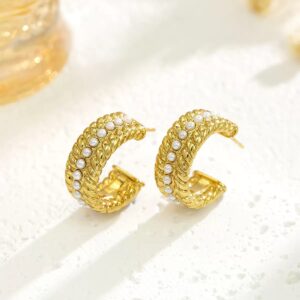 French-style gold-plated C-shaped stainless steel earrings, light luxury and niche pearl titanium steel stud earrings, high-end earrings as women's accessories