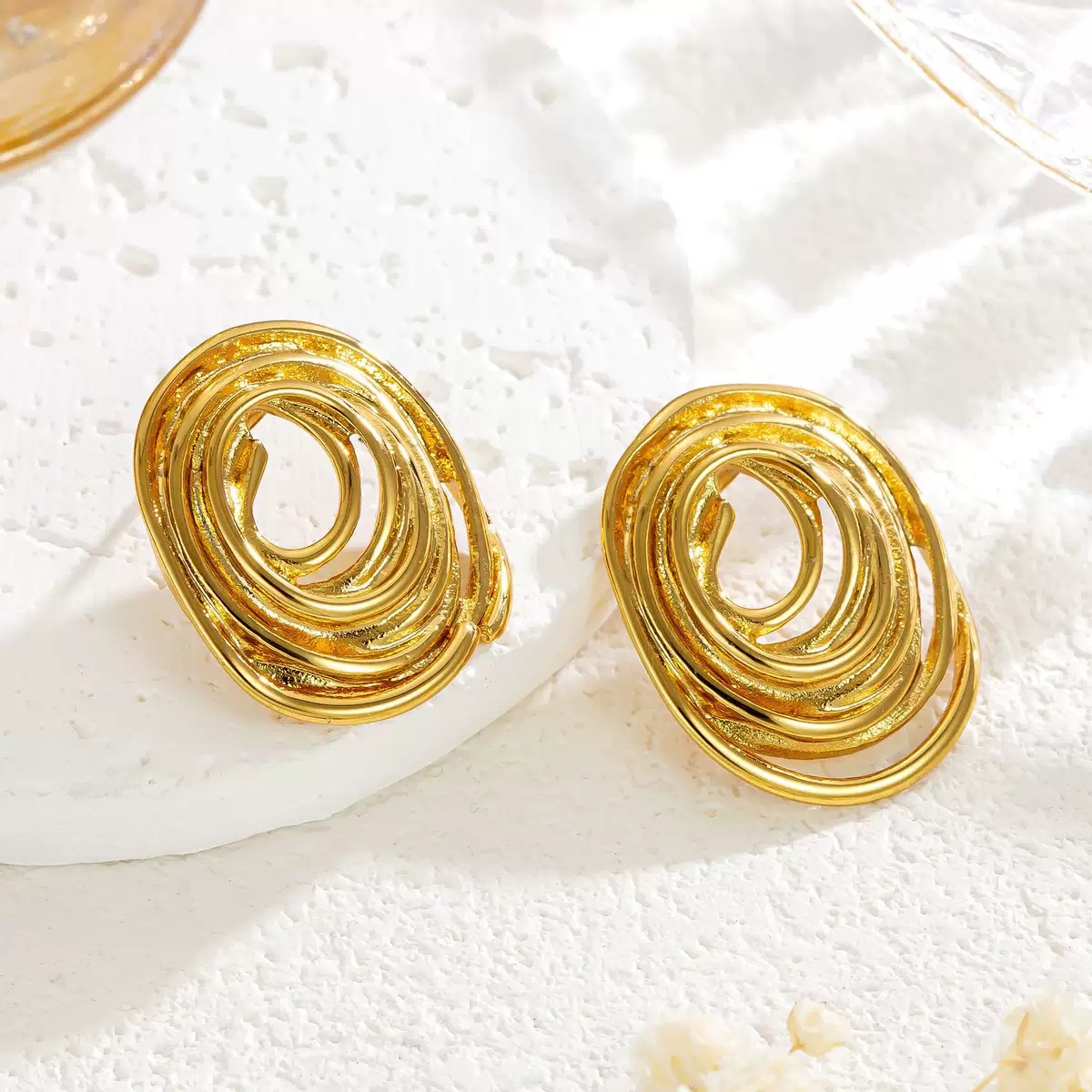 Designer Coil Oval Stud Earrings, Exaggerated and Grand Metal Earrings, Fashionable, Light - luxury and High - end Earring